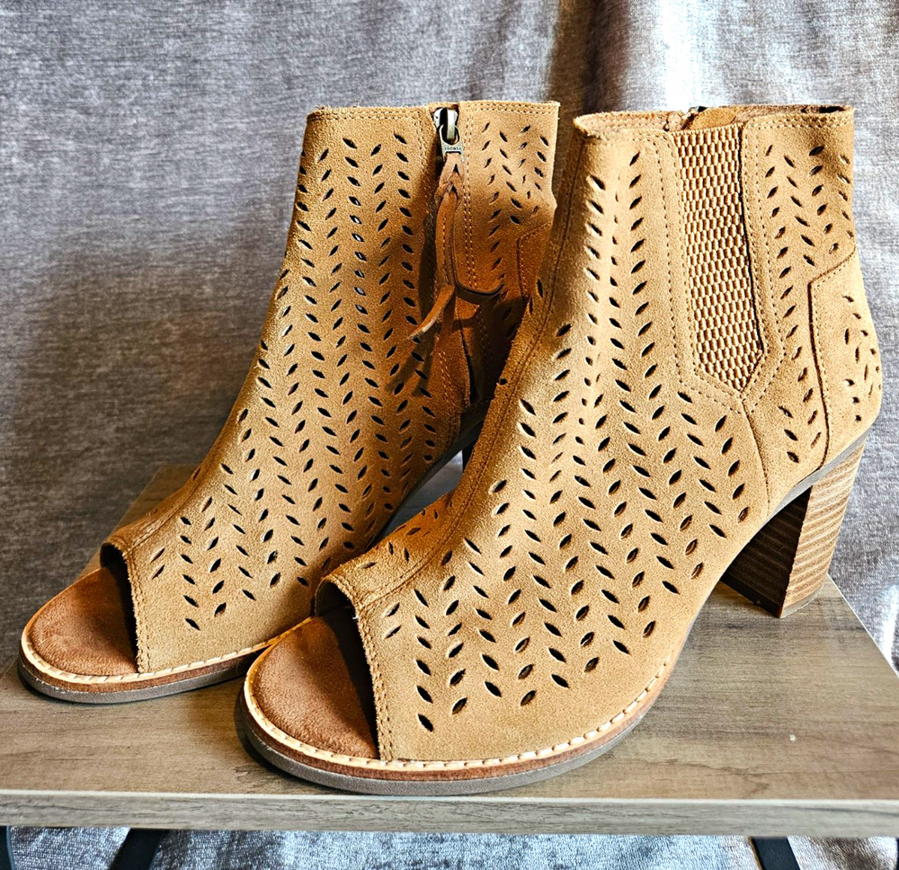 TOMS Majorca Beige Suede Perforated Open Toe Ankle Bootie Women’s US 7 Side Zip